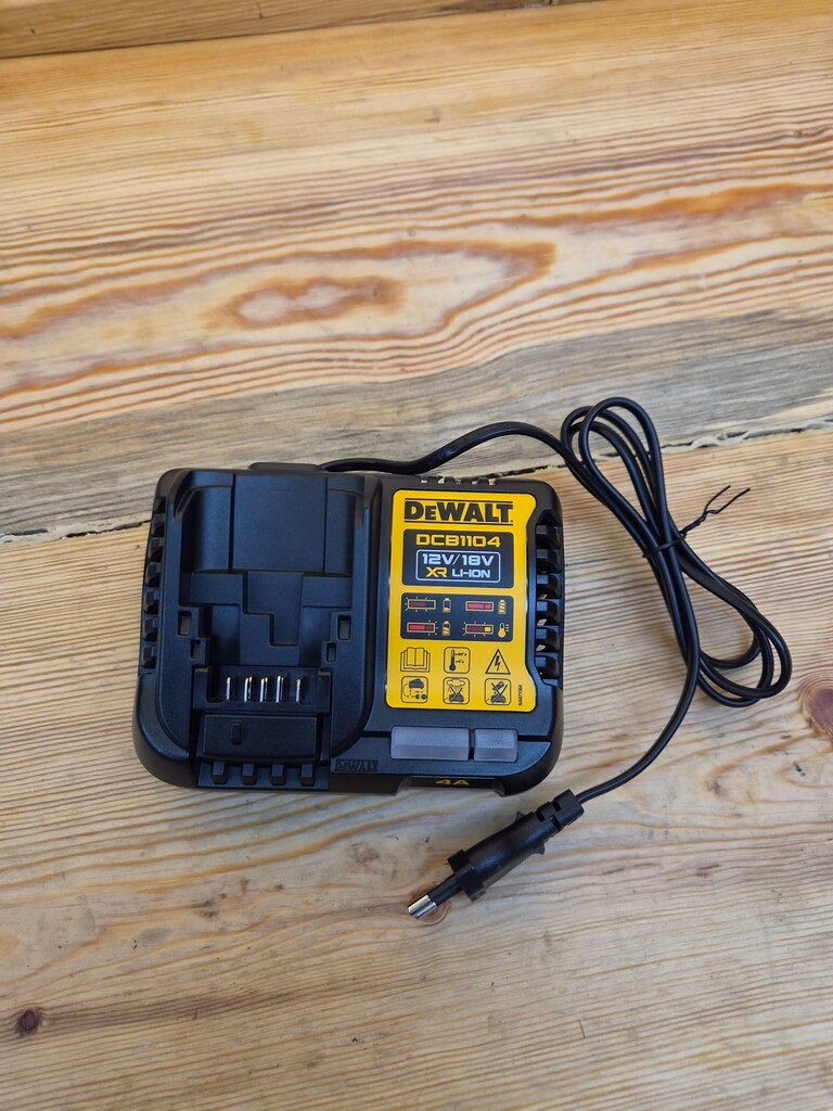Dewalt DCB1104 18V Li-ion Akü Şarj Cihazı Sıfır hiç kullanılmadı - 2