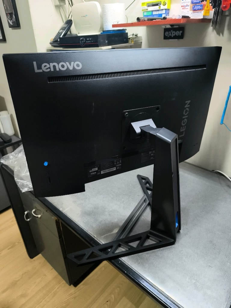 Lenovo Legion 27 monitör ekran kirik - 2