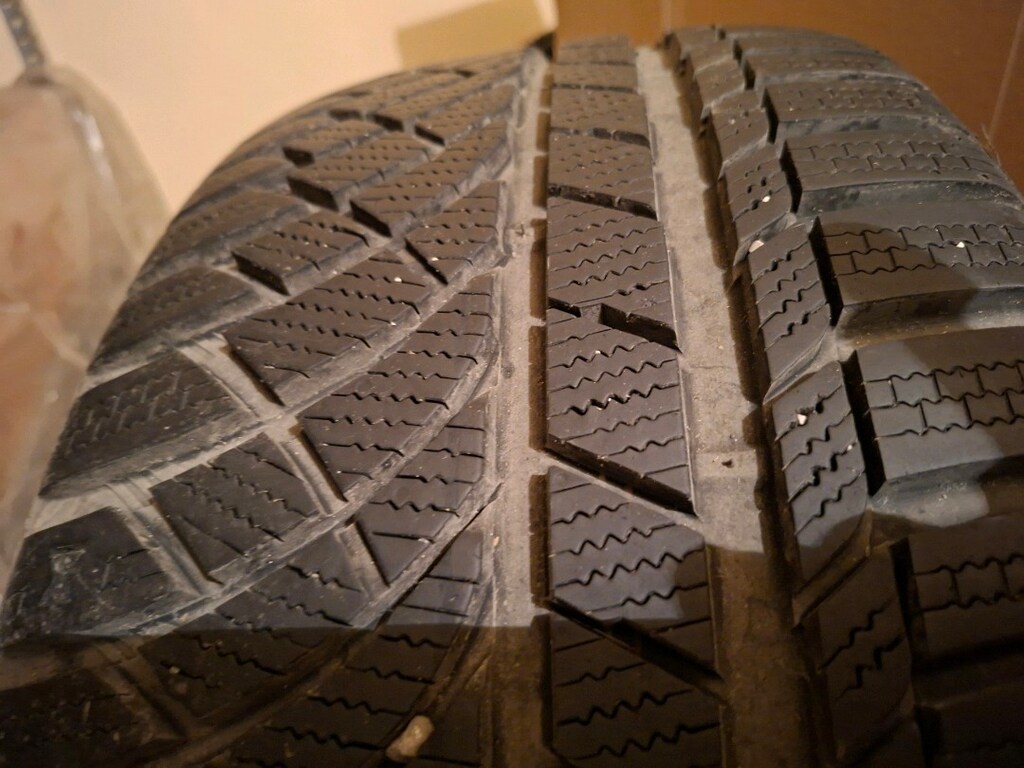 255/45R19 , 3 Nexen kar lastiği - 2