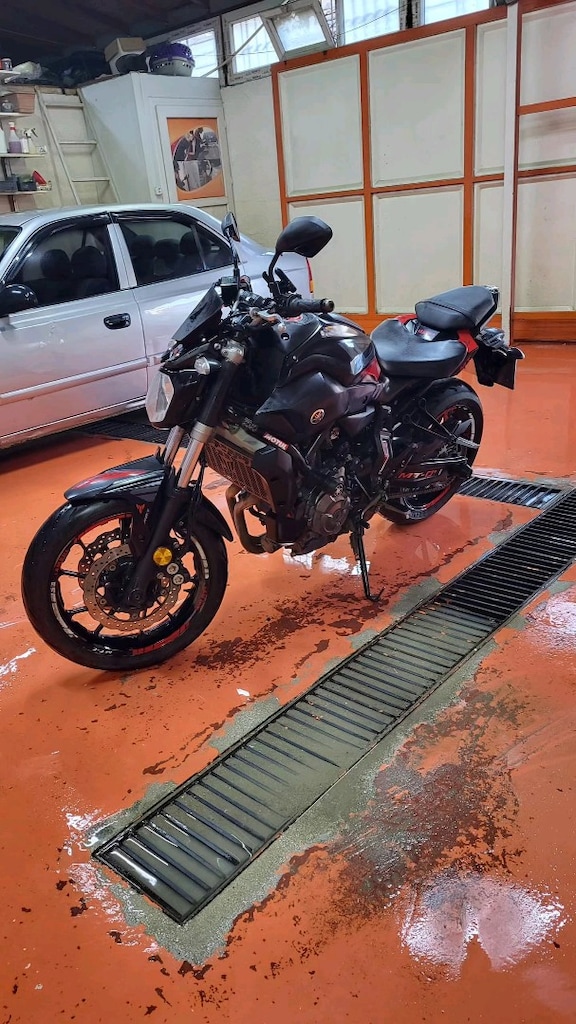 YAMAHA MT07 - 2