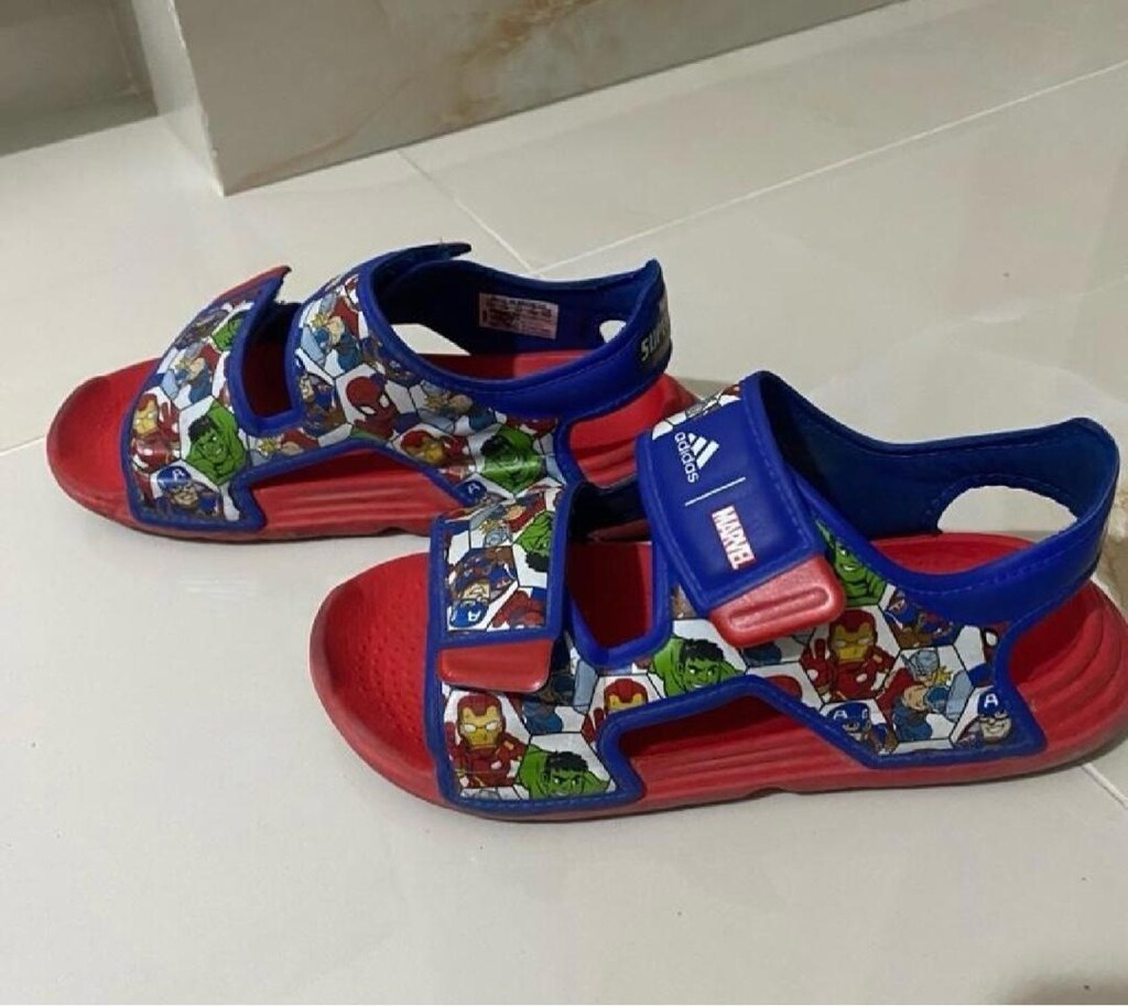 Adidas marvel kahramanlı 32 numara sandalet - 4