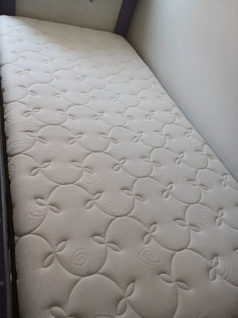 Tek kişilik bazalı yatak tertemiz sorunsuz - 4