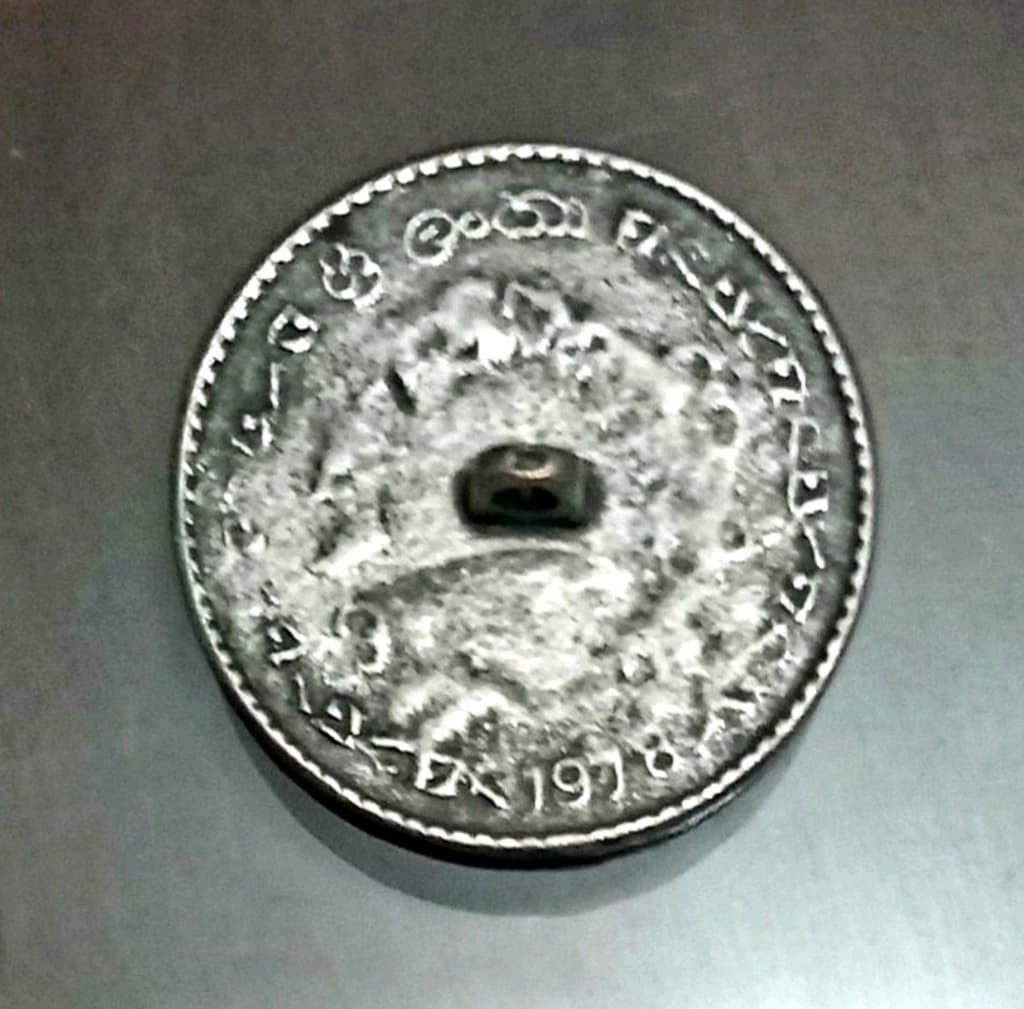 VINTAGE PERIOD MAX RARE PRIVATE COLLECTION METAIL 1978 DATE BUTTON - 2