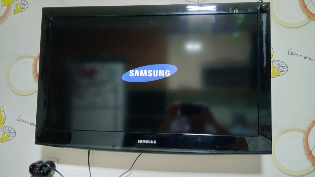 SAMSUNG 82 EKRAN 32 İNC TV - 3