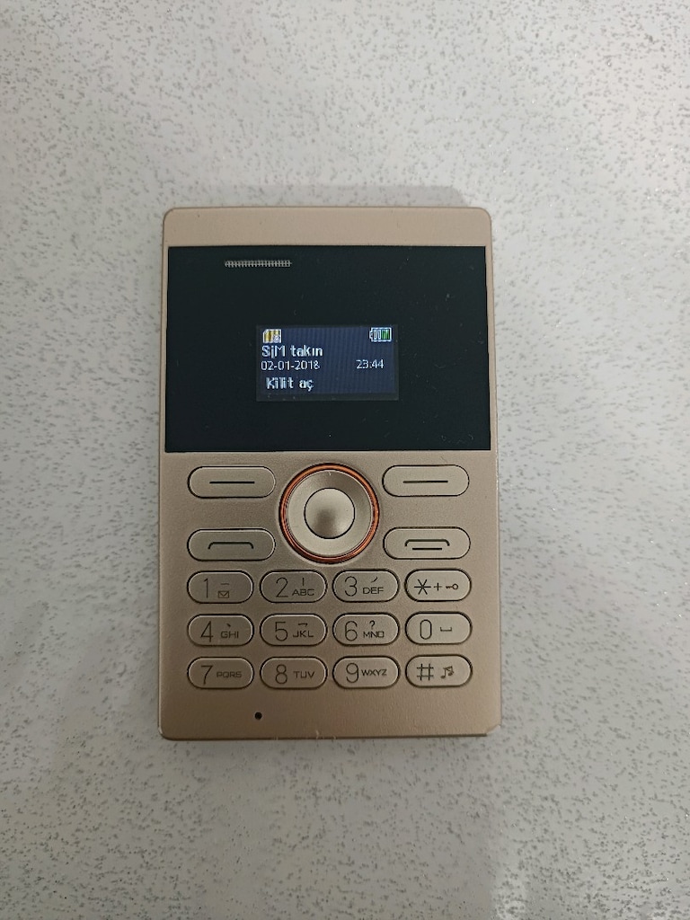 Altın Tonlu Kompakt Tuşlu Telefon + Şarj Kablosu - 2