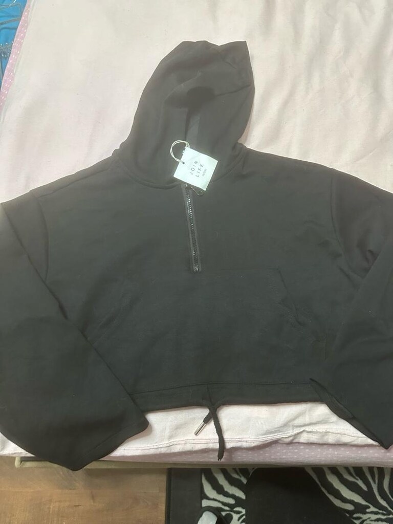 etiketli sweatshirt