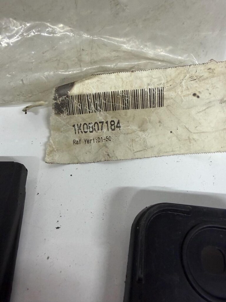 golf 5 jetta sağ ön tampon braketi 04_09 sıfır orjinal 1K0807184 - 3