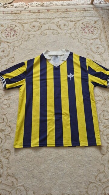 sarı lacivert tişört