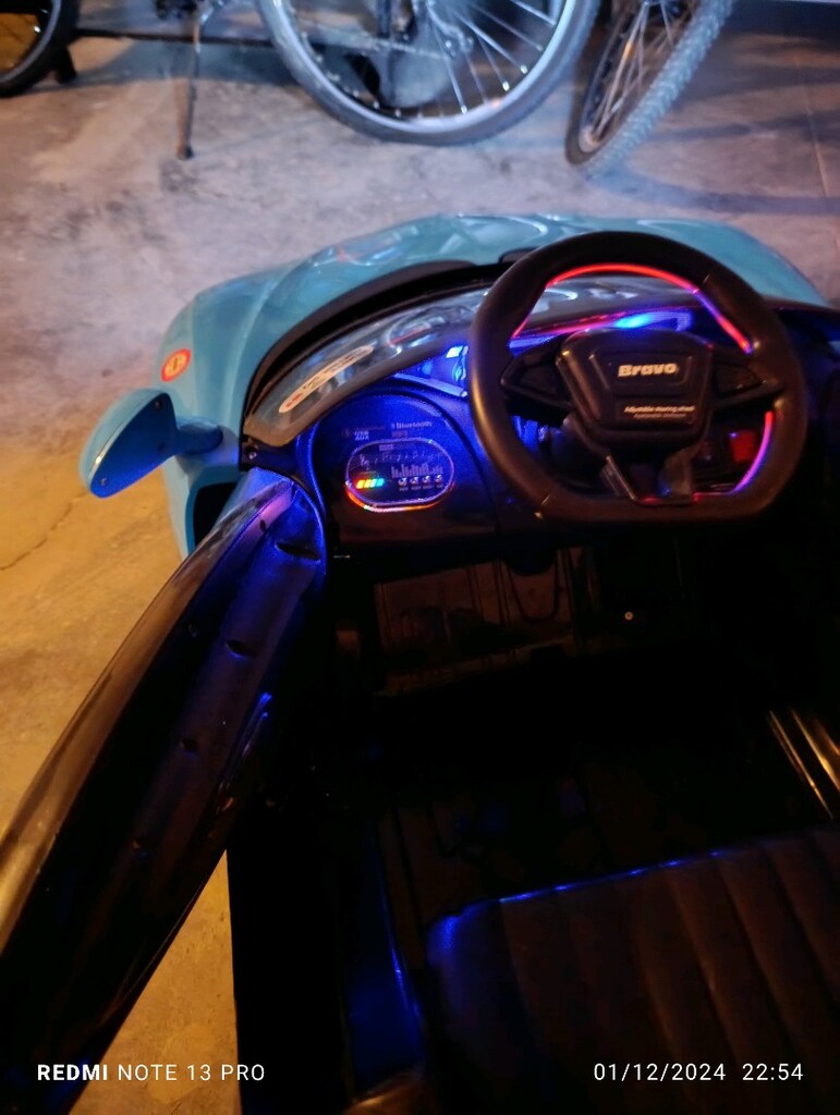 BRAVO 12 V AKÜLÜ BUGATTİ ARABA UZAKTAN KUMANDALI MAVİ SİYAH - 8