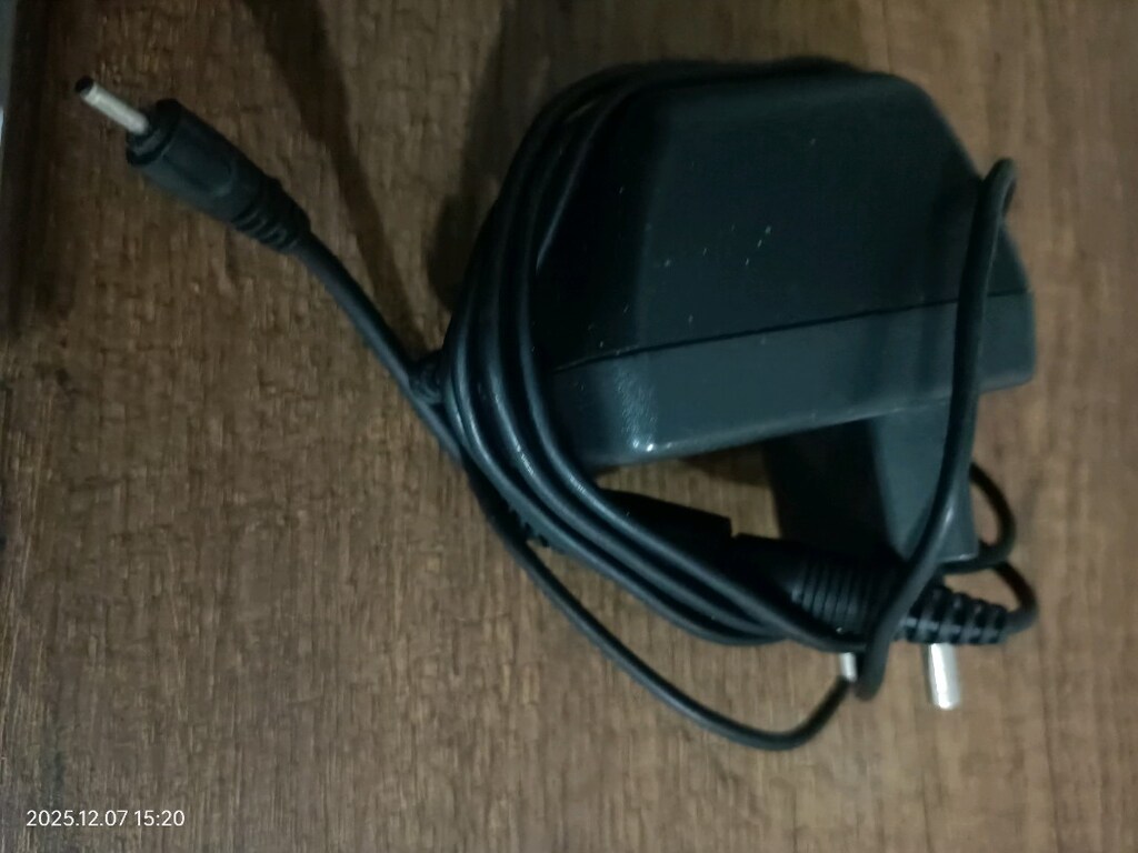 ESKİ VE YENİ CEP TELEFON ŞARJ ÇİHAZLARI VE KULAKLIKLA - 5