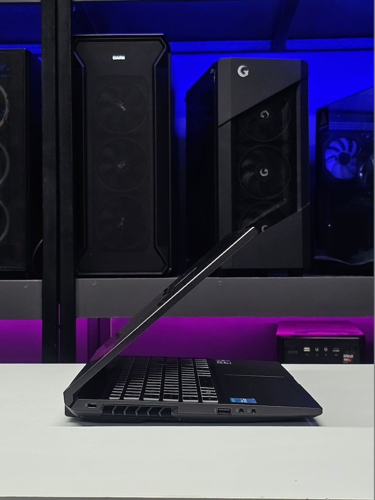 Monster - i7 10750H- RTX 2060 6GB-16GB RAM - 500GB M2 SSD - 3