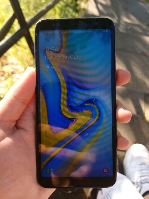 Samsung J6+