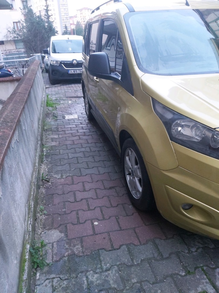 2014 model tourneo connect 143000 de - 6