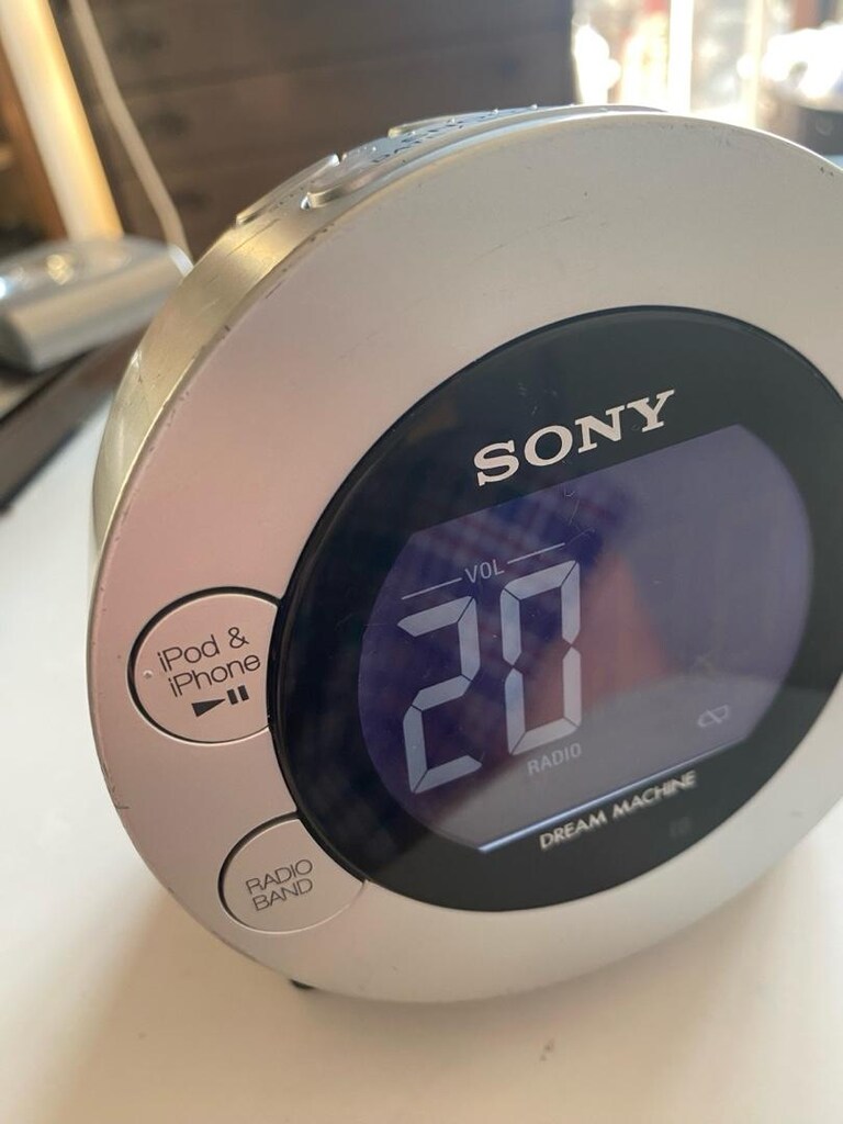 Sony Çalar Saat Radyolu iphone Dock’lu - 2