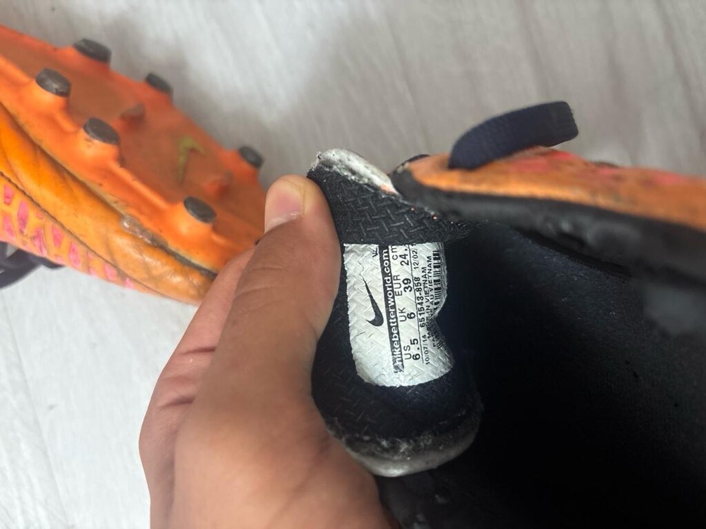 Nike krampondur 39 - 5