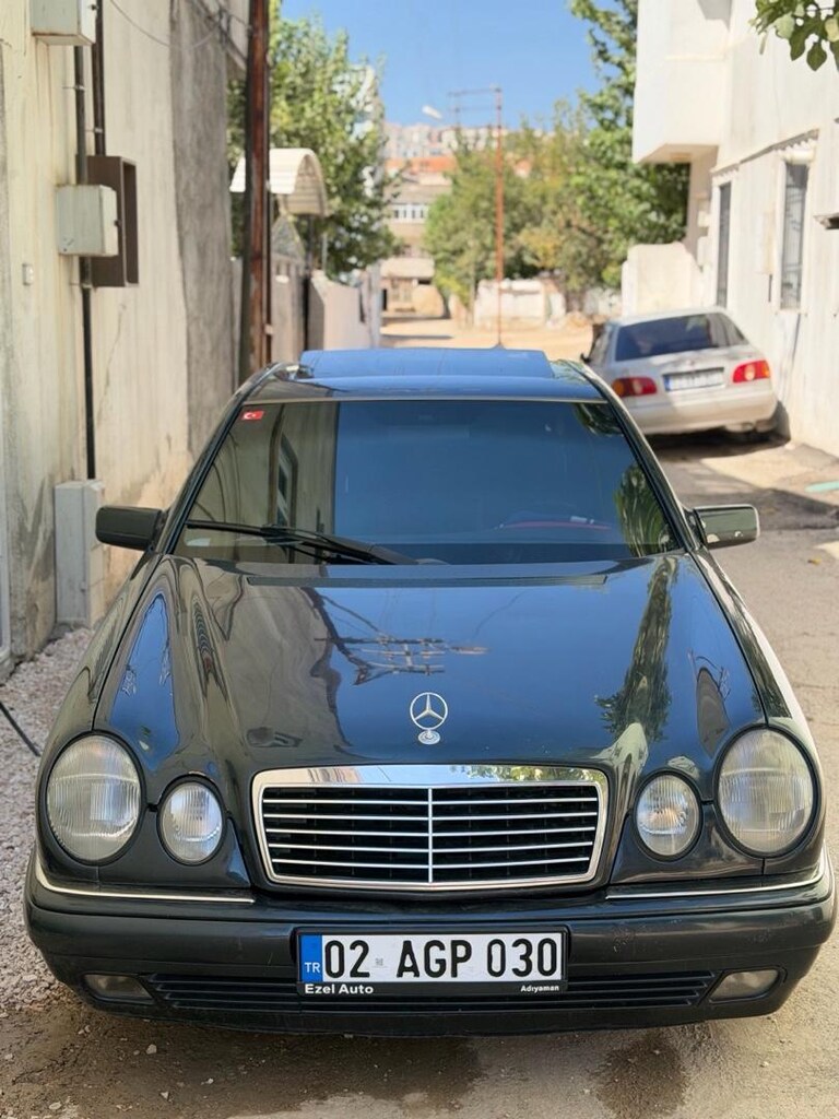 MERCEDES E200 - 5