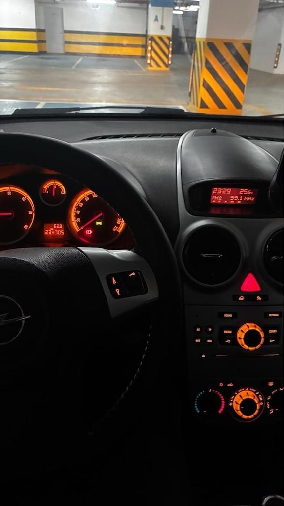 Opel corsa 2009 - 2