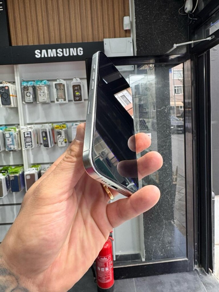 İphone 16 pro beyaz YD - 2