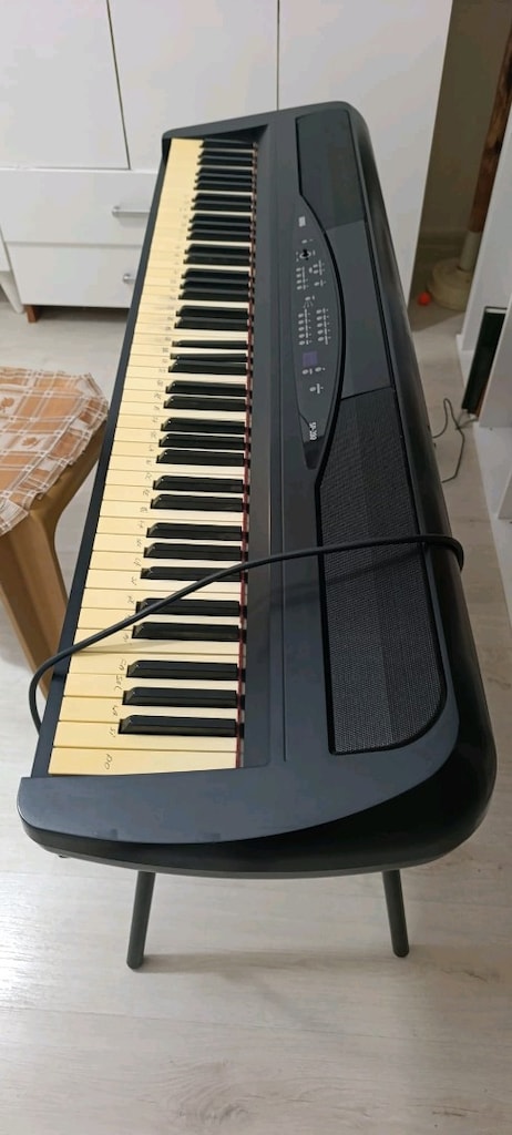 Korg SP-280 dijital piyanodur. - 6