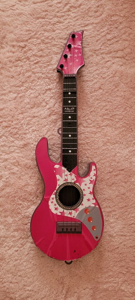 oyuncak gitar - 2
