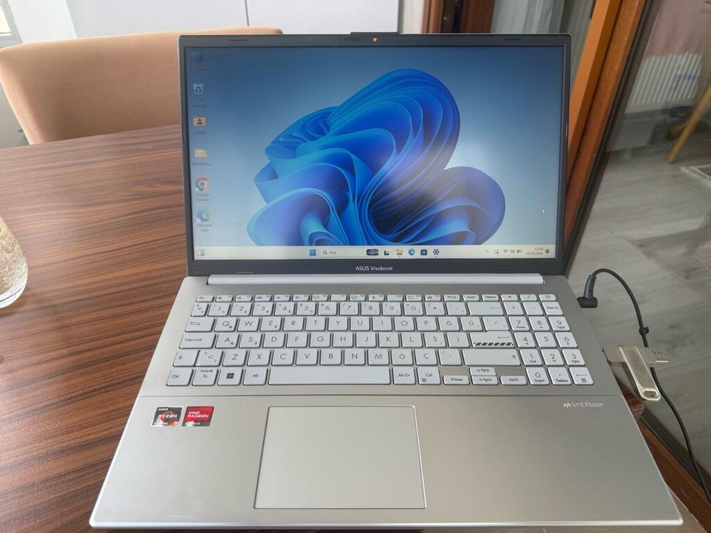 Asus Vivobook R3 7.Nesil 8/256 - 5