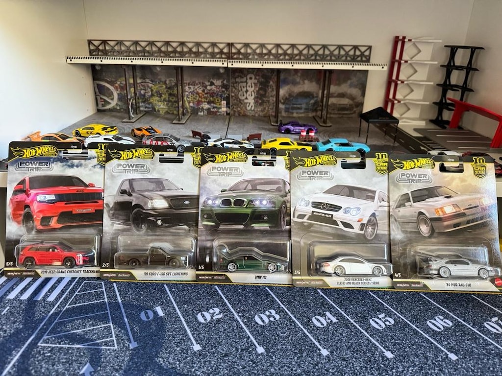 HOTWHEELS PREMIUM POWER TRIP