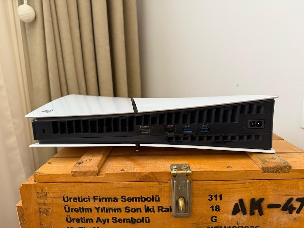 Çiziksiz temiz çift kollu PS5 gamer laptop takaslı - 3