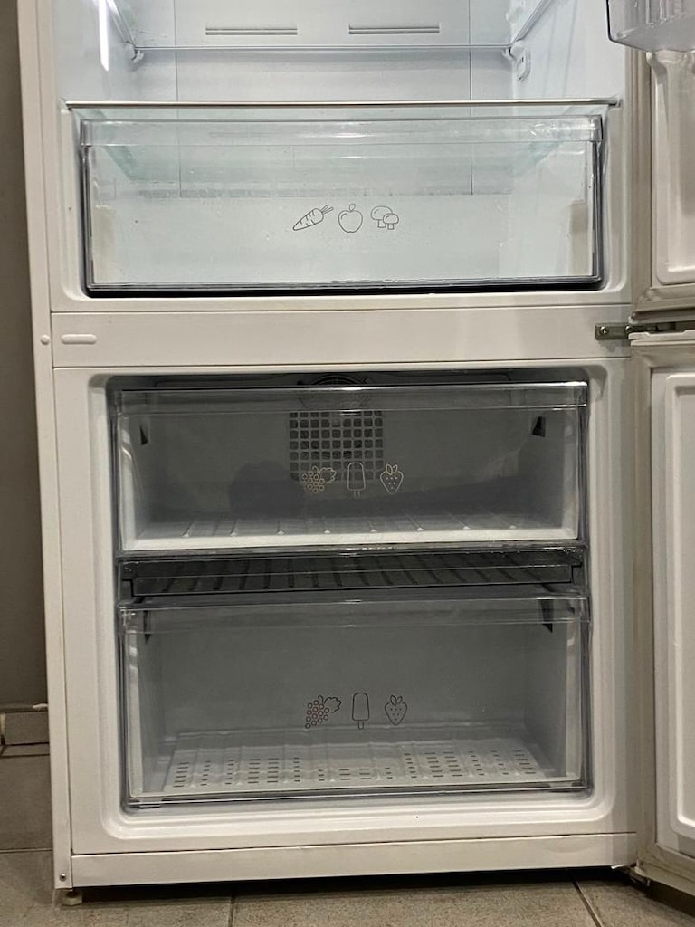GRUNDIG YENI NESIL ALTTAN BUZLUKLU BUZDOLABI SORUNSUZ HEMEN TESLİM - 2