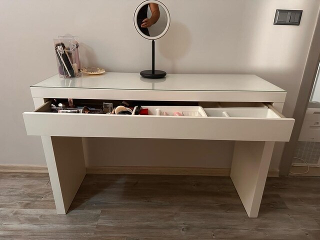 ikea makyaj masası