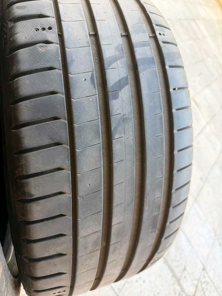 235 40 19 Michelin 2024 tarih - 4