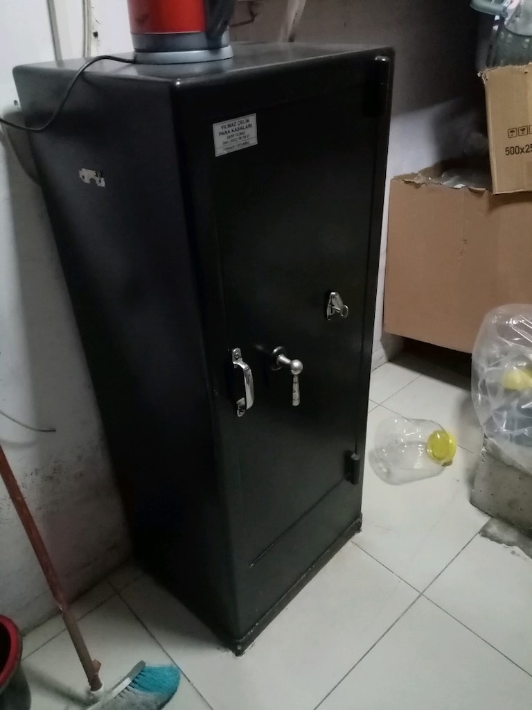 ACİL SATILIK TELEFON DÜKKANI MALZEMESİ - 2