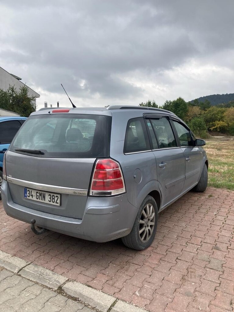 hasarsız Opel Zafira 7 kişilik çeki demirli - 3