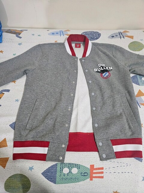 Bayern Münih Kolej Ceketi (Varsity) – Temiz & Şık