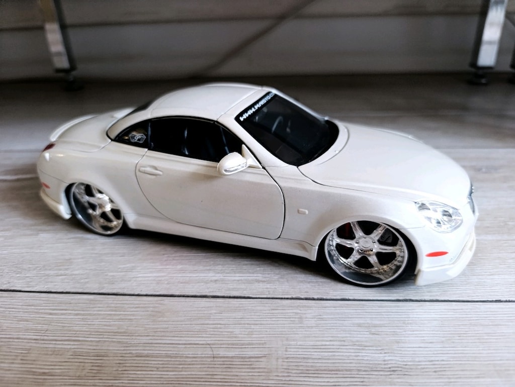 Maisto 1/18 Lexus sc 430 - 3