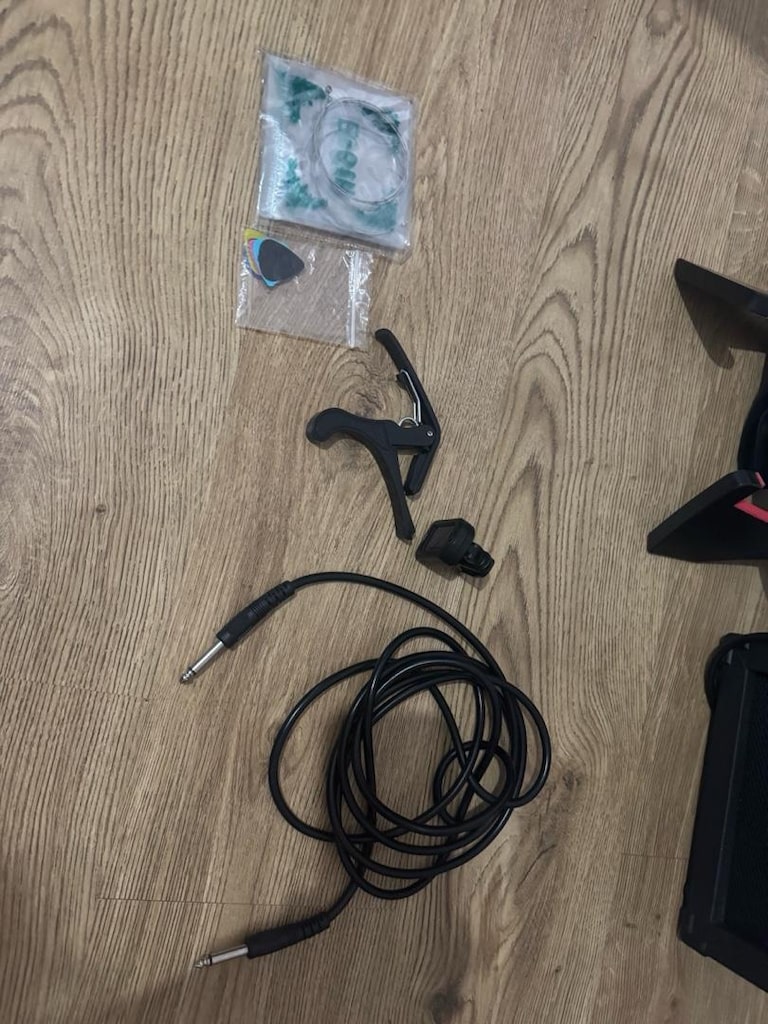 elektro gitar amfi ile birlikte - 4