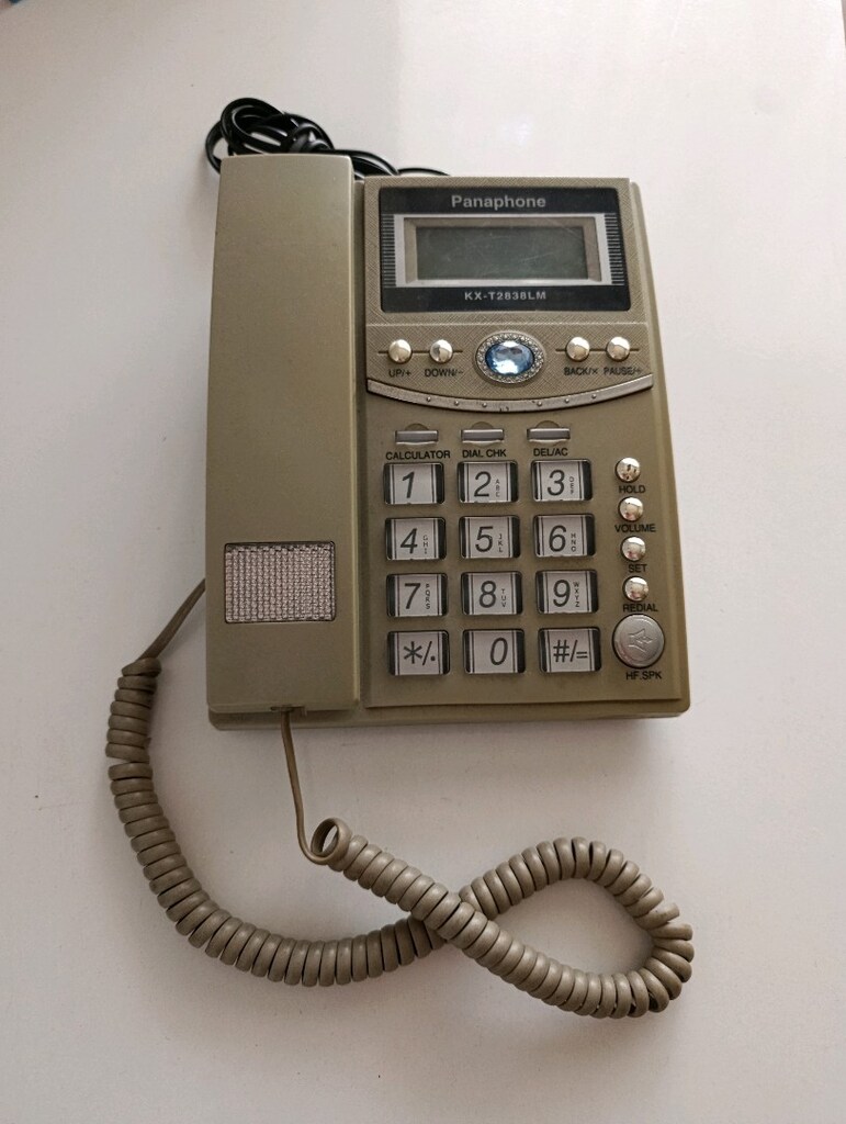 EV VE BÜRO TELEFON U TERTEMİZ SORUNSUZ ÇALIŞIYOR VEYA DEKOR İÇİN UYGUN - 3