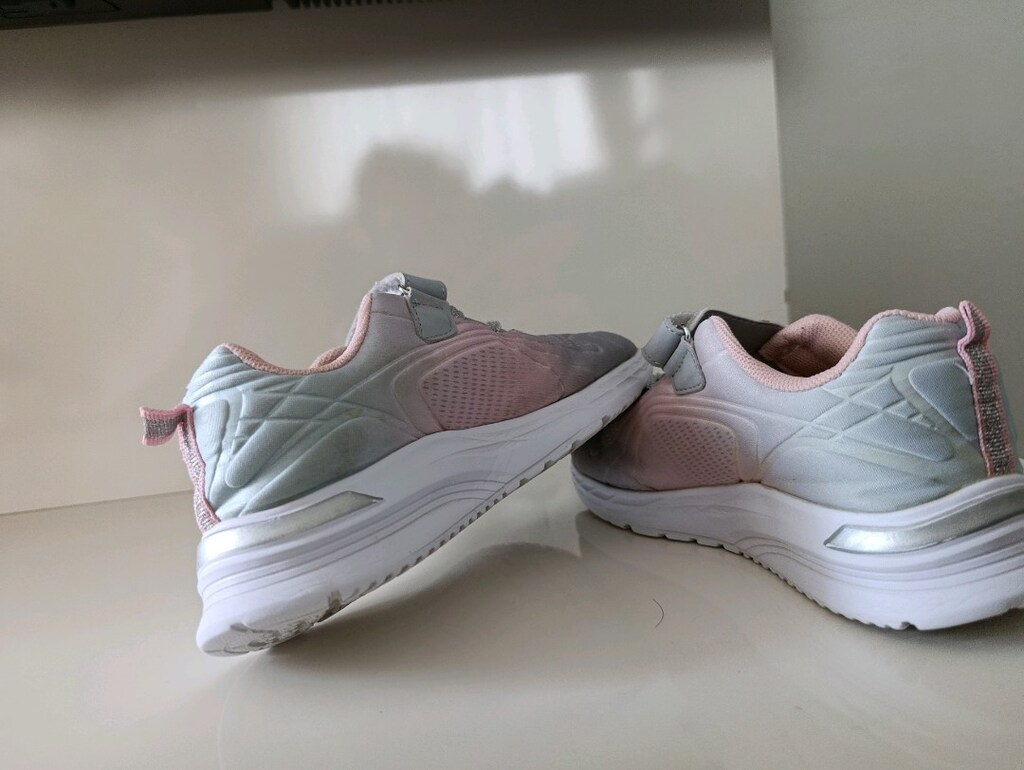 Kinetix çocuk spor ayakkabı, gri ve pudra pembe tonlarıyla. - 3