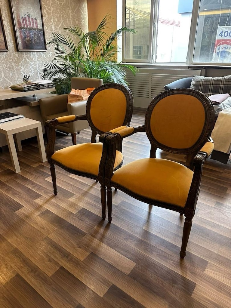 ahşap kollu işçilikli döşemeli sandalye , koltuk - 4