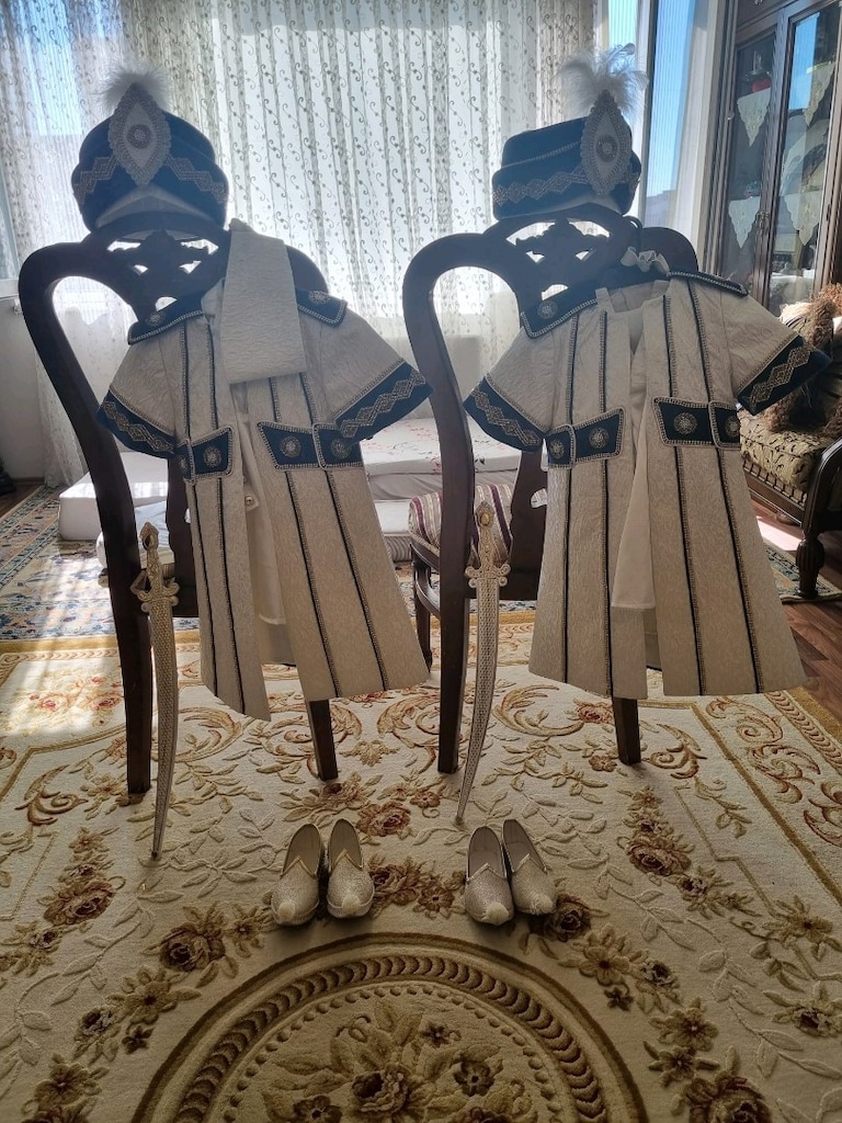 Sünnet kıyafeti
