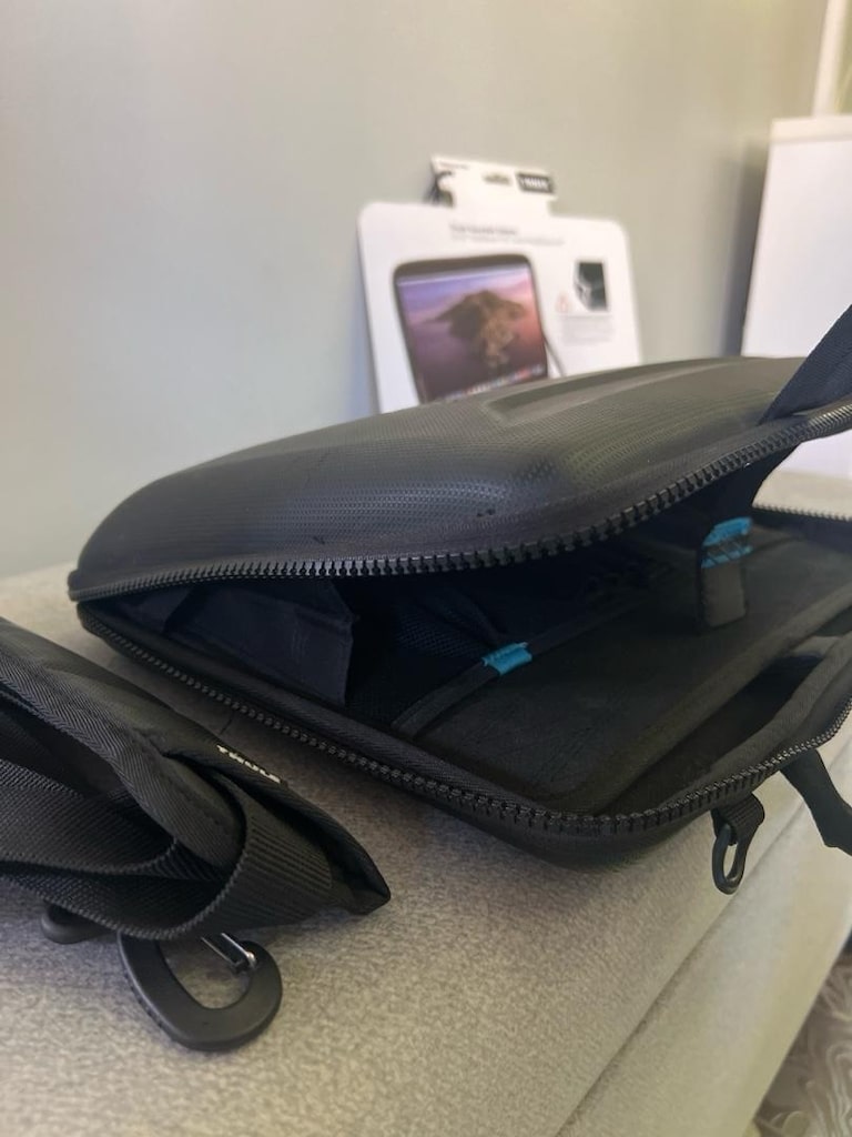 Thule 15.6” MacBook Laptop Çantası Sert Kasa Temiz - 10