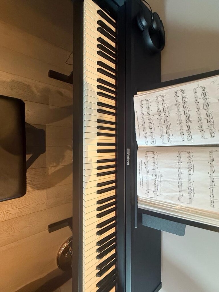Roland RP102 Dijital Piyano – Çok Temiz – Ev Kullanımı - 5