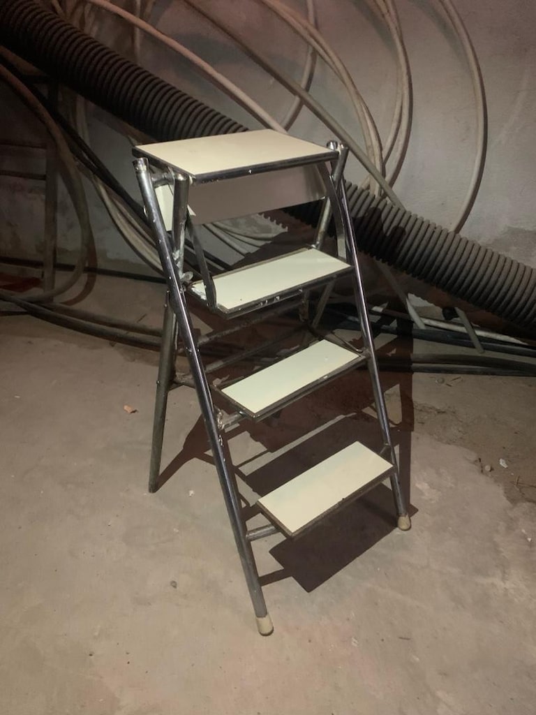 Dört Basamaklı Katlanabilir Metal Sandalye - 2