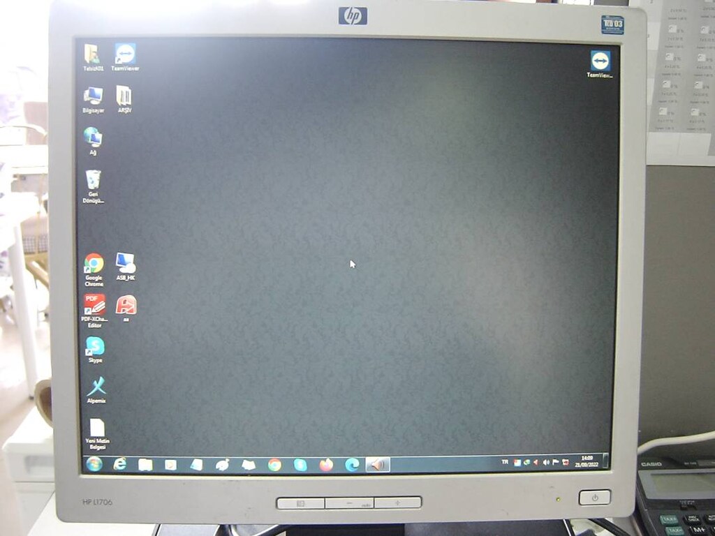 HP 17-Inch LCD Color Monitör CNT71210GF - 3