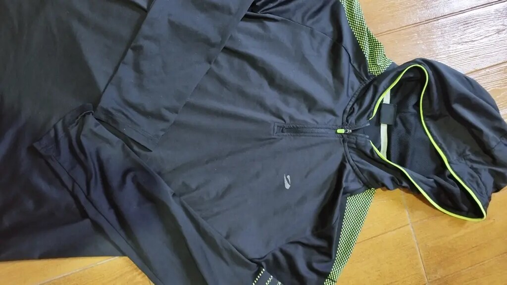 Kapişonlu sweat..Bir çok daha var..Bir çok kaşe kaban, kot pantolon - 3