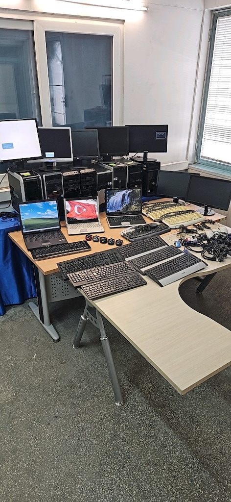 Bilgisayar monitör notebook klavye ve mauslar - 2