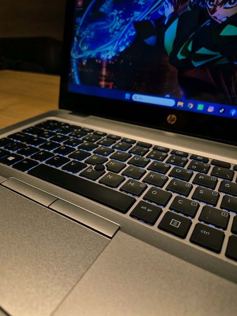 Laptop HP i5 İşlemci Dokunmatik Ekran 256GB SSD 8GB DDR4 Ram Win 11 - 5