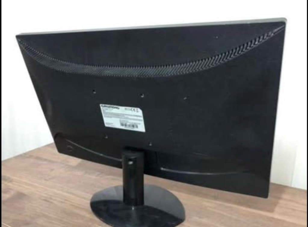 GRUNDİK LED MONITÖR + TV 24 İNÇ VGA GİRİŞ SES ÇIKIŞI MEVCUT SORUNSUZ - 7