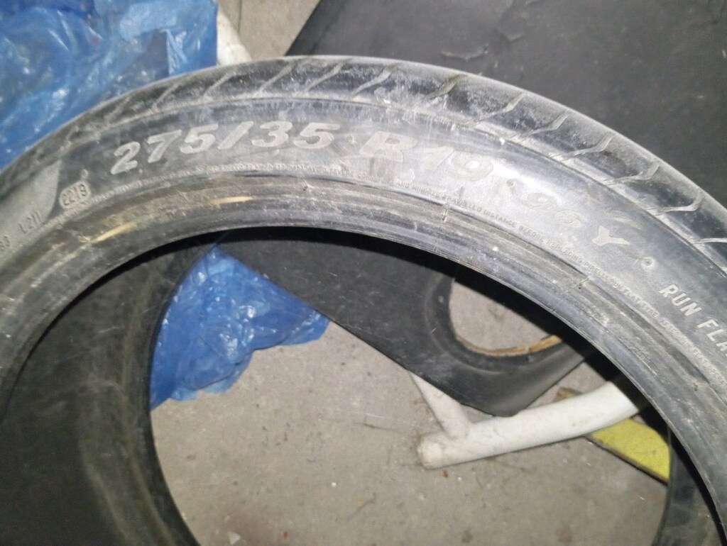 275/35/19 - 2