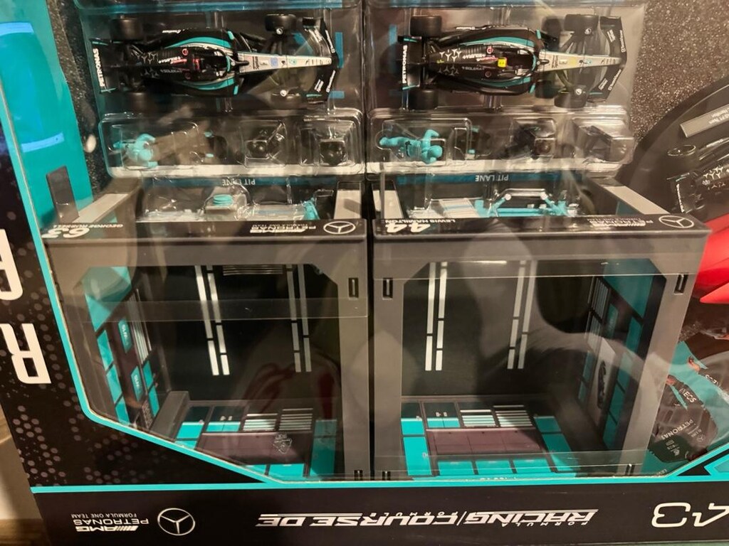 Mercedes Burago 1:43 F1 Yarış ve Pit Ekibi Diecast Seti - 14