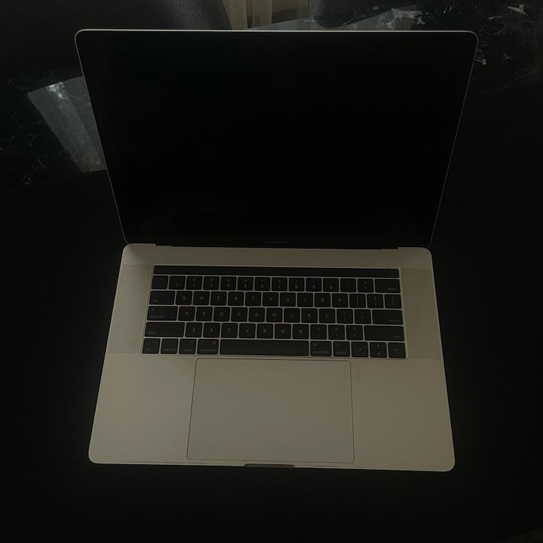 Macbook Pro 15” - 1 TB SSD - 16GB RAM - 3.1 GHZ i7 - 3